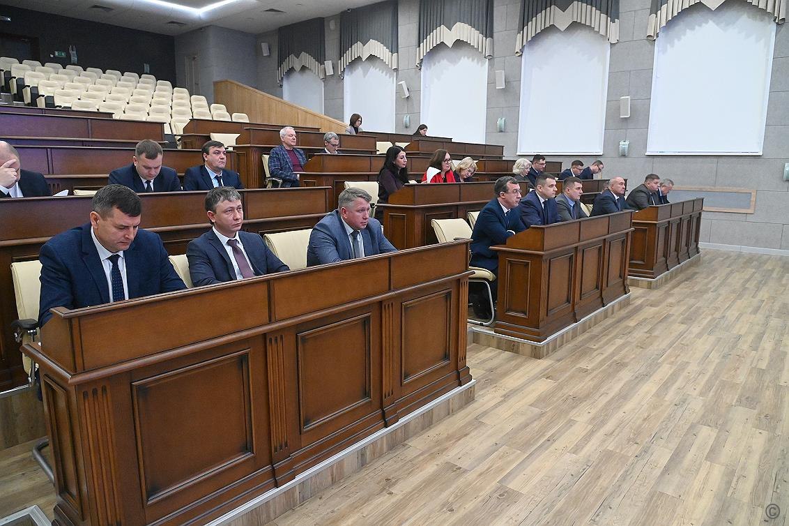 О мерах по борьбе со снежными заносами, обеспечению бесперебойной работы городского транспорта в зимний период доложил председатель комитета по дорожному хозяйству и транспорту города Барнаула Валерий Ведяшкин О мерах по борьбе со снежными заносами, обеспечению бесперебойной работы городского транспорта в зимний период доложил председатель комитета по дорожному хозяйству и транспорту города Барнаула Валерий Ведяшкин