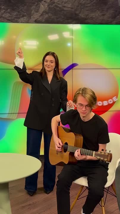 Сегодня в студии «Нового утра» — автор и исполнитель песен Дарья Винс