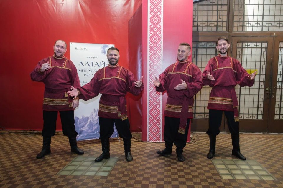 27 ноября в Сахалинском областном краеведческом музее состоялось открытие выставки «Алтай – императорская вотчина» из собрания Алтайского государственного краеведческого музея, которая знакомит жителей и гостей острова с...