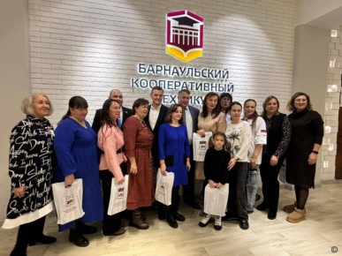 Праздничные мероприятия в честь Дня Матери проходят в Барнауле