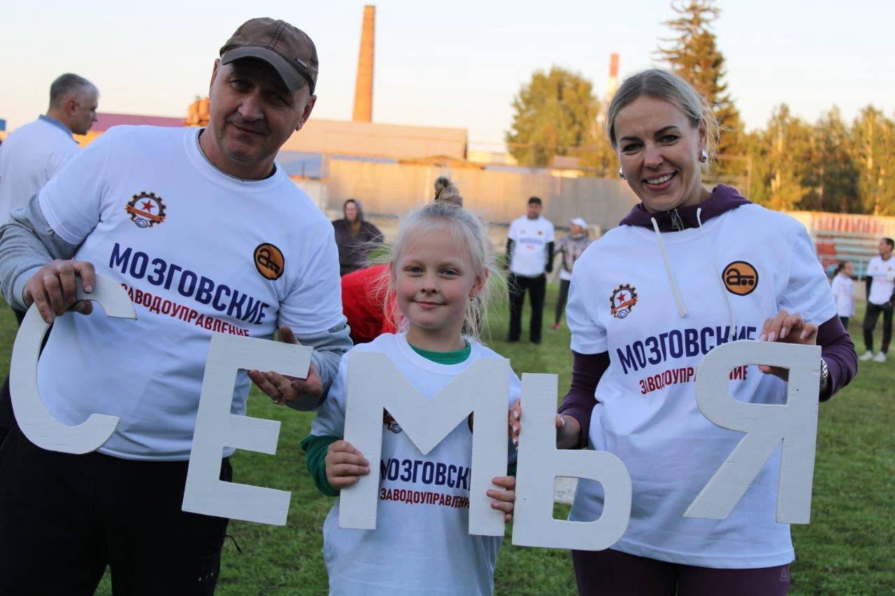 Губернатор Алтайского края Виктор Томенко поздравил с Днем матери жительниц региона Губернатор Алтайского края Виктор Томенко поздравил с Днем матери жительниц региона