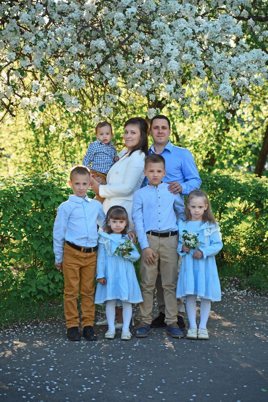 Губернатор Алтайского края Виктор Томенко поздравил с Днем матери жительниц региона Губернатор Алтайского края Виктор Томенко поздравил с Днем матери жительниц региона