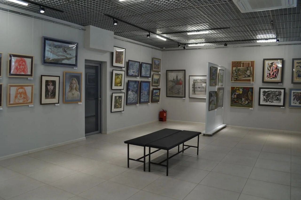 В столице региона открылась выставка «Арт-Алтай 2025», приуроченная к юбилею краевого Союза художников В столице региона открылась выставка «Арт-Алтай 2025», приуроченная к юбилею краевого Союза художников