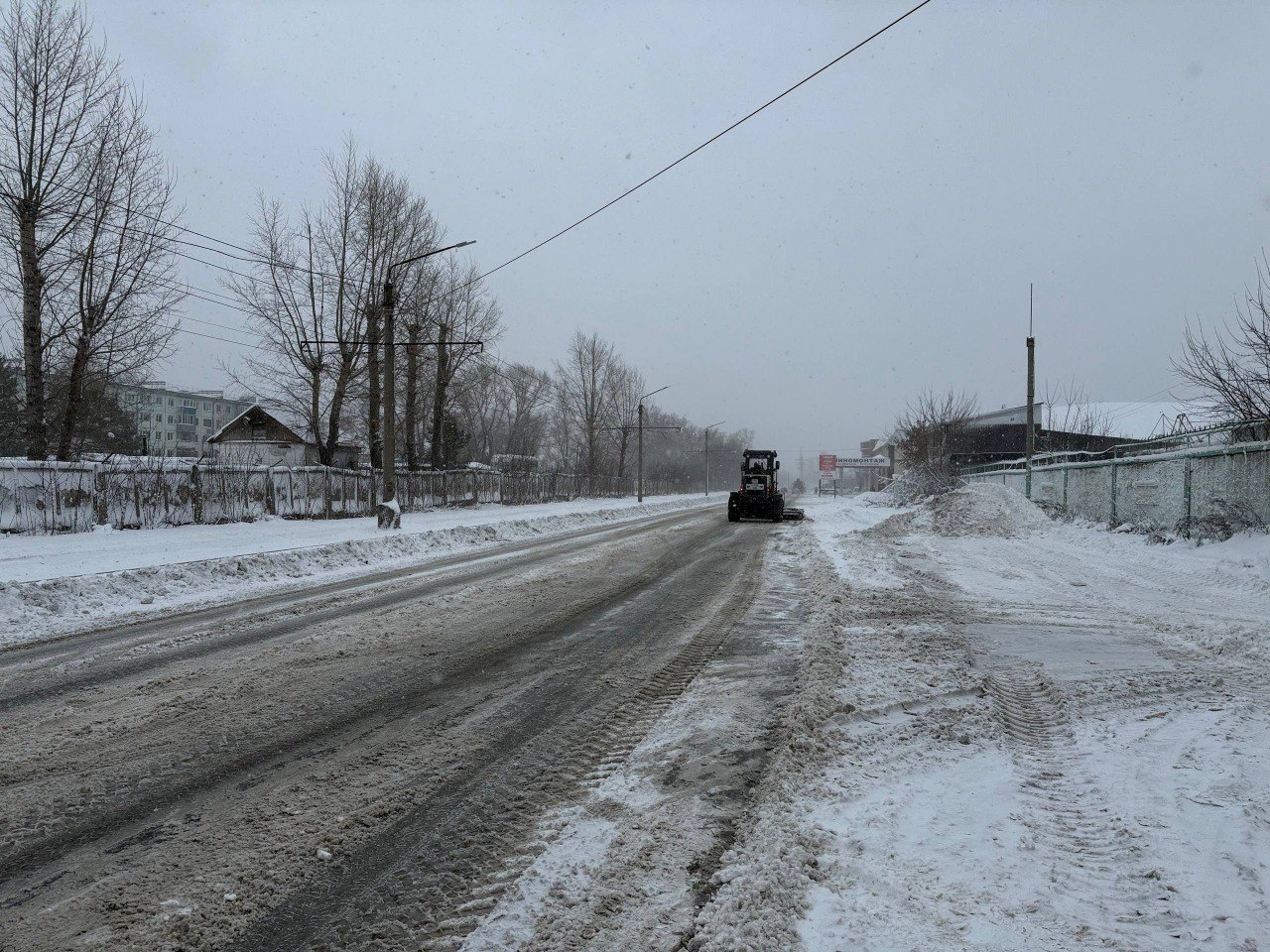 Виктор Щигрев: При сложных погодных условиях дорожные службы работают в две смены Виктор Щигрев: При сложных погодных условиях дорожные службы работают в две смены