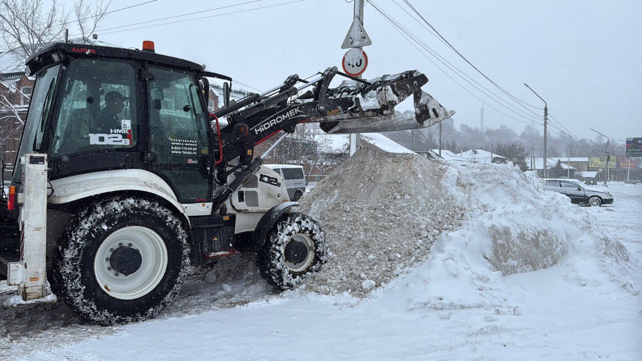 Виктор Щигрев: При сложных погодных условиях дорожные службы работают в две смены Виктор Щигрев: При сложных погодных условиях дорожные службы работают в две смены