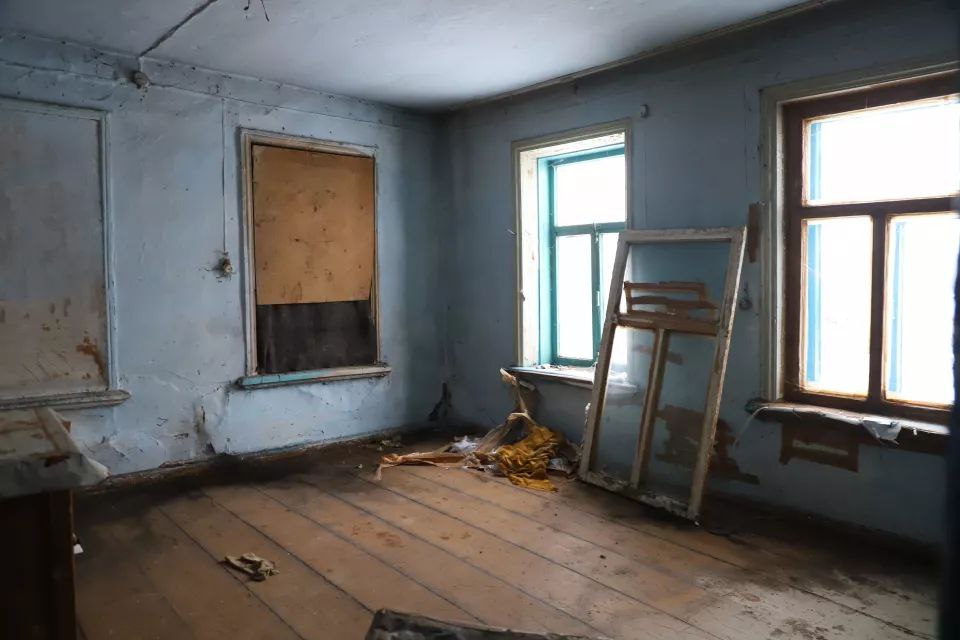 Бийчанка в одиночку поддерживает жизнь старинного дома Бийчанка в одиночку поддерживает жизнь старинного дома