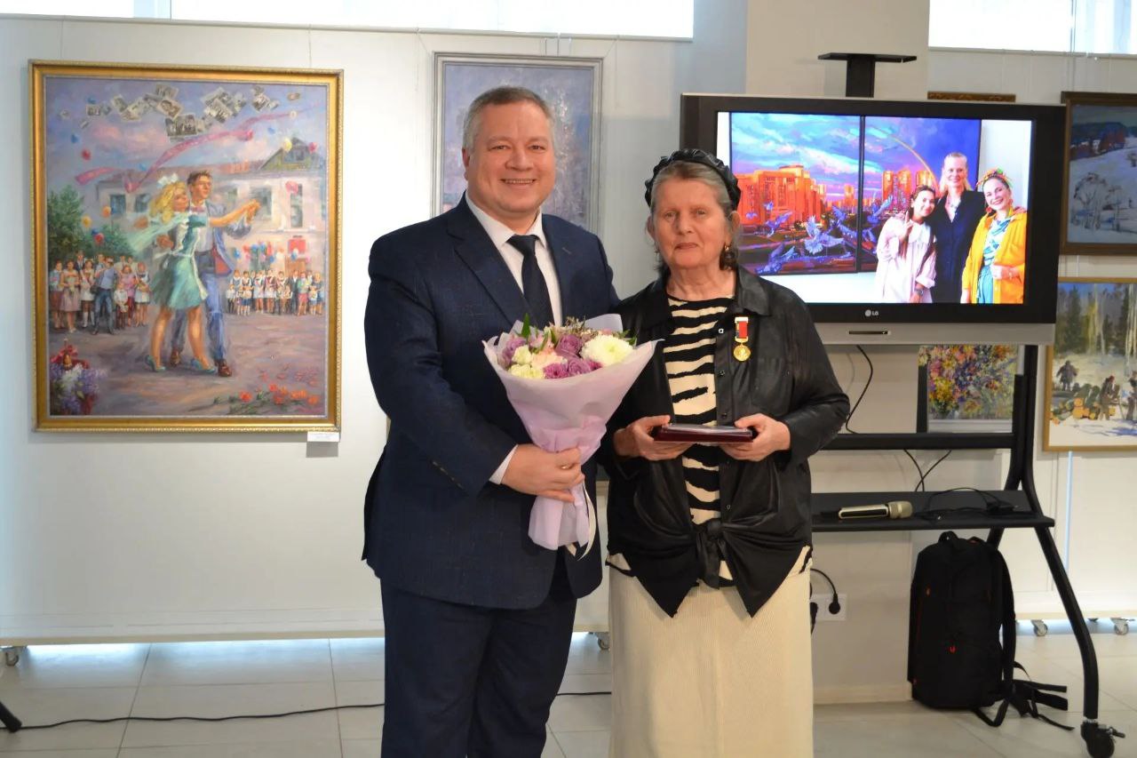 В столице региона открылась выставка «Арт-Алтай 2025», приуроченная к юбилею краевого Союза художников В столице региона открылась выставка «Арт-Алтай 2025», приуроченная к юбилею краевого Союза художников