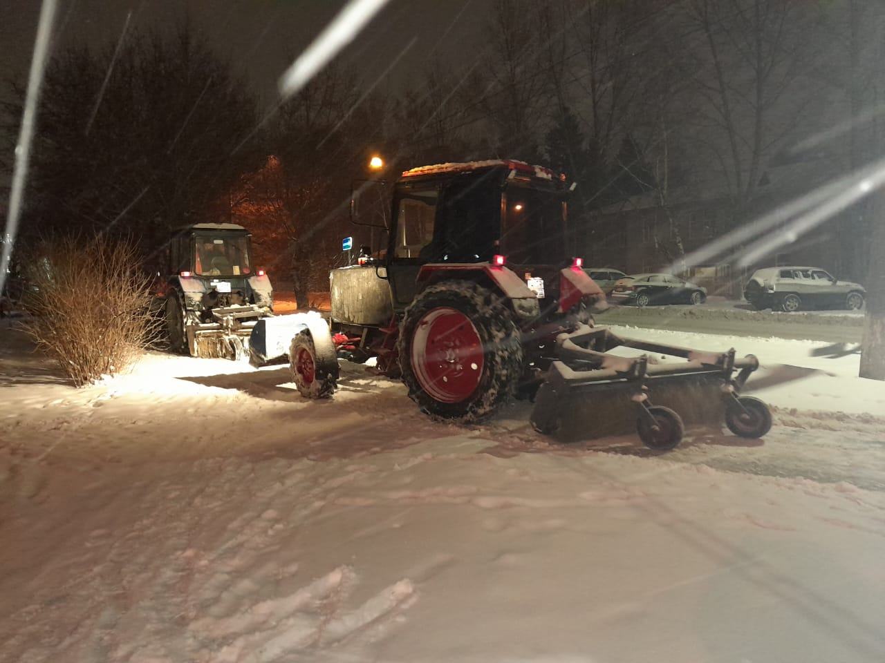 МБУ «Автодорстрой» проводит очистку проезжих частей и тротуаров после снегопада МБУ «Автодорстрой» проводит очистку проезжих частей и тротуаров после снегопада