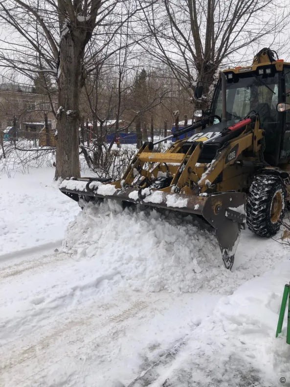 Уборка снега и наледи во дворах на контроле в администрации города Уборка снега и наледи во дворах на контроле в администрации города