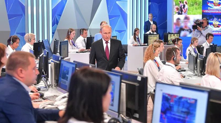 Президент России Владимир Путин проведёт 19 декабря совмещённую большую пресс-конференцию и прямую линию