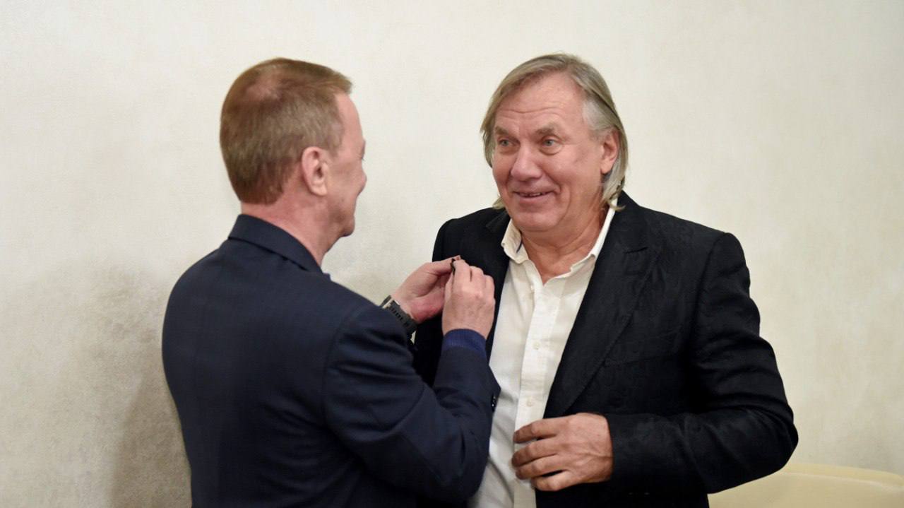 Глава города Вячеслав Франк поздравил барнаульского музыканта Владимира Кислова с 65-летием Глава города Вячеслав Франк поздравил барнаульского музыканта Владимира Кислова с 65-летием