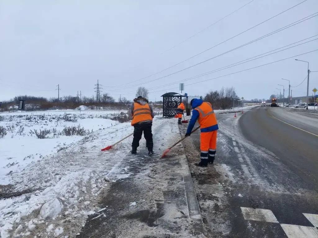 Порядка 500 единиц техники задействовано на дорогах региона Порядка 500 единиц техники задействовано на дорогах региона