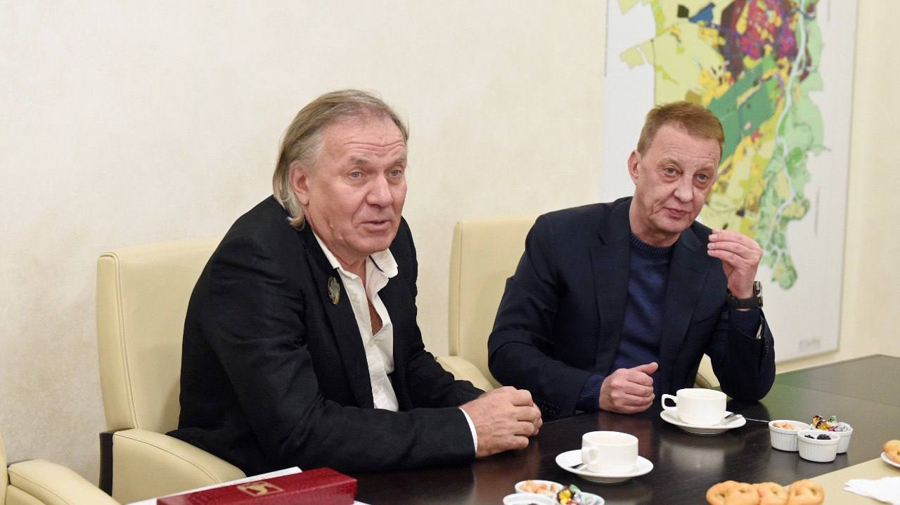 Глава города Вячеслав Франк поздравил барнаульского музыканта Владимира Кислова с 65-летием Глава города Вячеслав Франк поздравил барнаульского музыканта Владимира Кислова с 65-летием