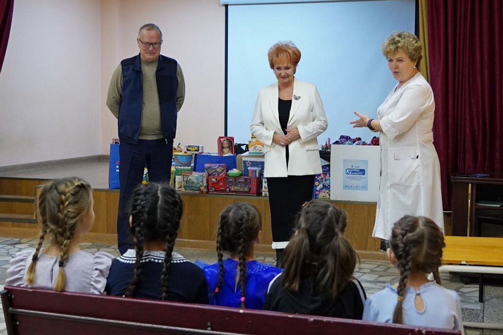 Маленькие пациенты краевого противотуберкулезного диспансера получили подарки из «Коробки храбрости»