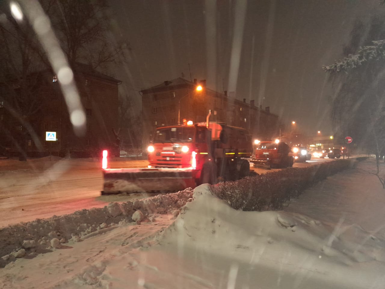 МБУ «Автодорстрой» проводит очистку проезжих частей и тротуаров после снегопада МБУ «Автодорстрой» проводит очистку проезжих частей и тротуаров после снегопада