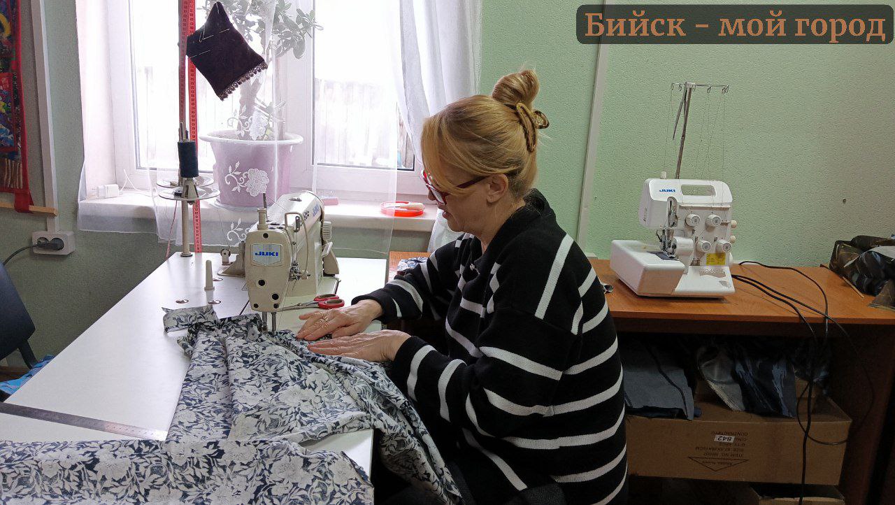 Слабослышащие и глухие люди в Бийске усиленно помогают фронту Слабослышащие и глухие люди в Бийске усиленно помогают фронту