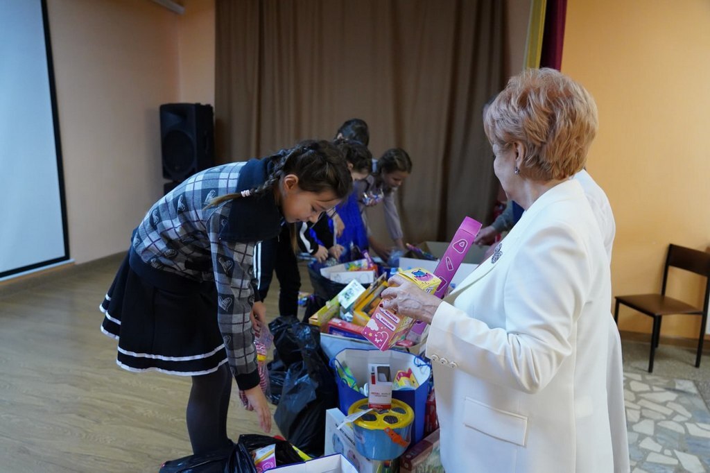 Маленькие пациенты краевого противотуберкулезного диспансера получили подарки из «Коробки храбрости» Маленькие пациенты краевого противотуберкулезного диспансера получили подарки из «Коробки храбрости»