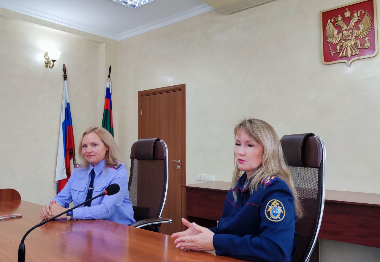 В следственном управлении Следственного комитета РФ по Алтайскому краю состоялась экскурсия для студентов-юристов В следственном управлении Следственного комитета РФ по Алтайскому краю состоялась экскурсия для студентов-юристов