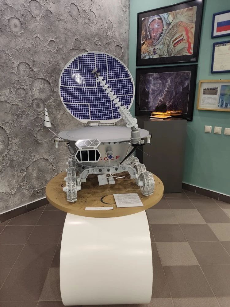 Участники образовательной программы «Алтай — земля Героев» посетили мемориальные и природные достопримечательности края Участники образовательной программы «Алтай — земля Героев» посетили мемориальные и природные достопримечательности края