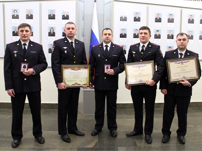 Начальник ГУ МВД России по Алтайскому краю поздравил сотрудников подразделений по контролю за незаконным оборотом наркотиков с профессиональным праздником Начальник ГУ МВД России по Алтайскому краю поздравил сотрудников подразделений по контролю за незаконным оборотом наркотиков с профессиональным праздником