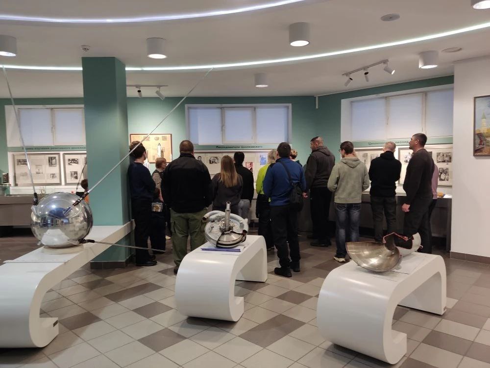 Участники образовательной программы «Алтай — земля Героев» посетили мемориальные и природные достопримечательности края Участники образовательной программы «Алтай — земля Героев» посетили мемориальные и природные достопримечательности края