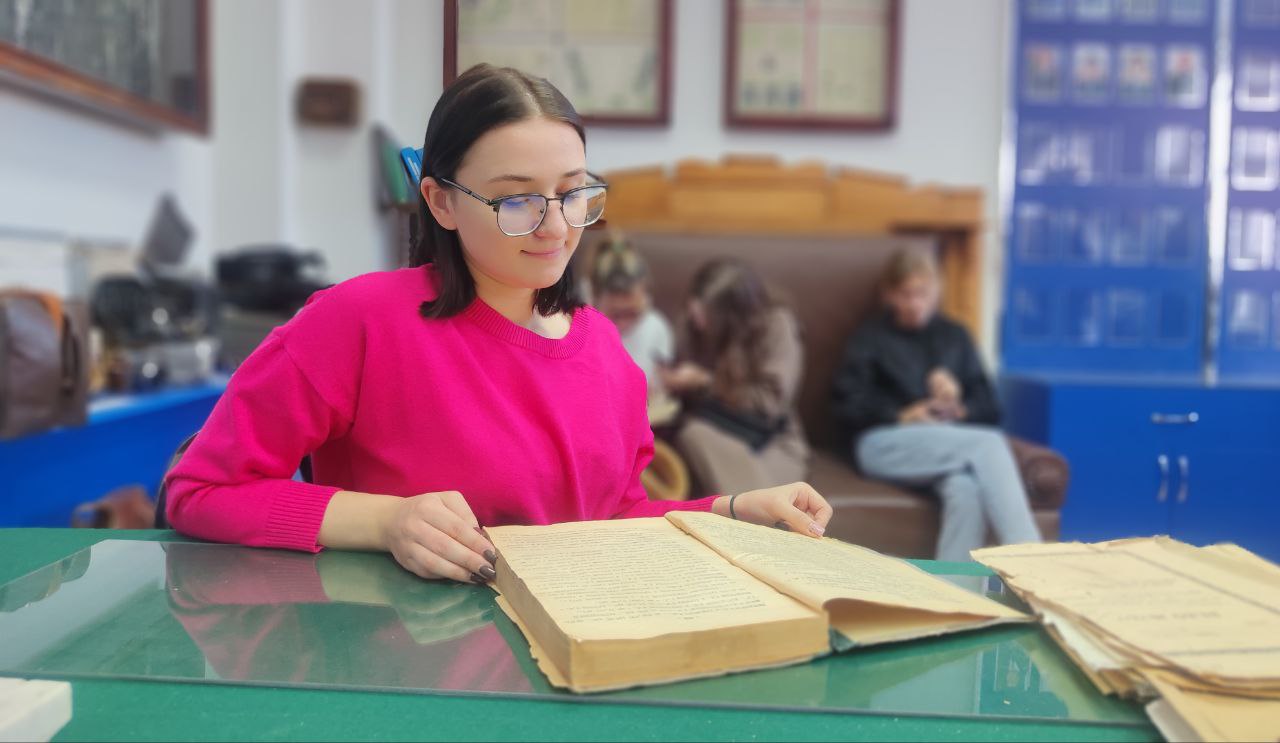 В следственном управлении Следственного комитета РФ по Алтайскому краю состоялась экскурсия для студентов-юристов В следственном управлении Следственного комитета РФ по Алтайскому краю состоялась экскурсия для студентов-юристов