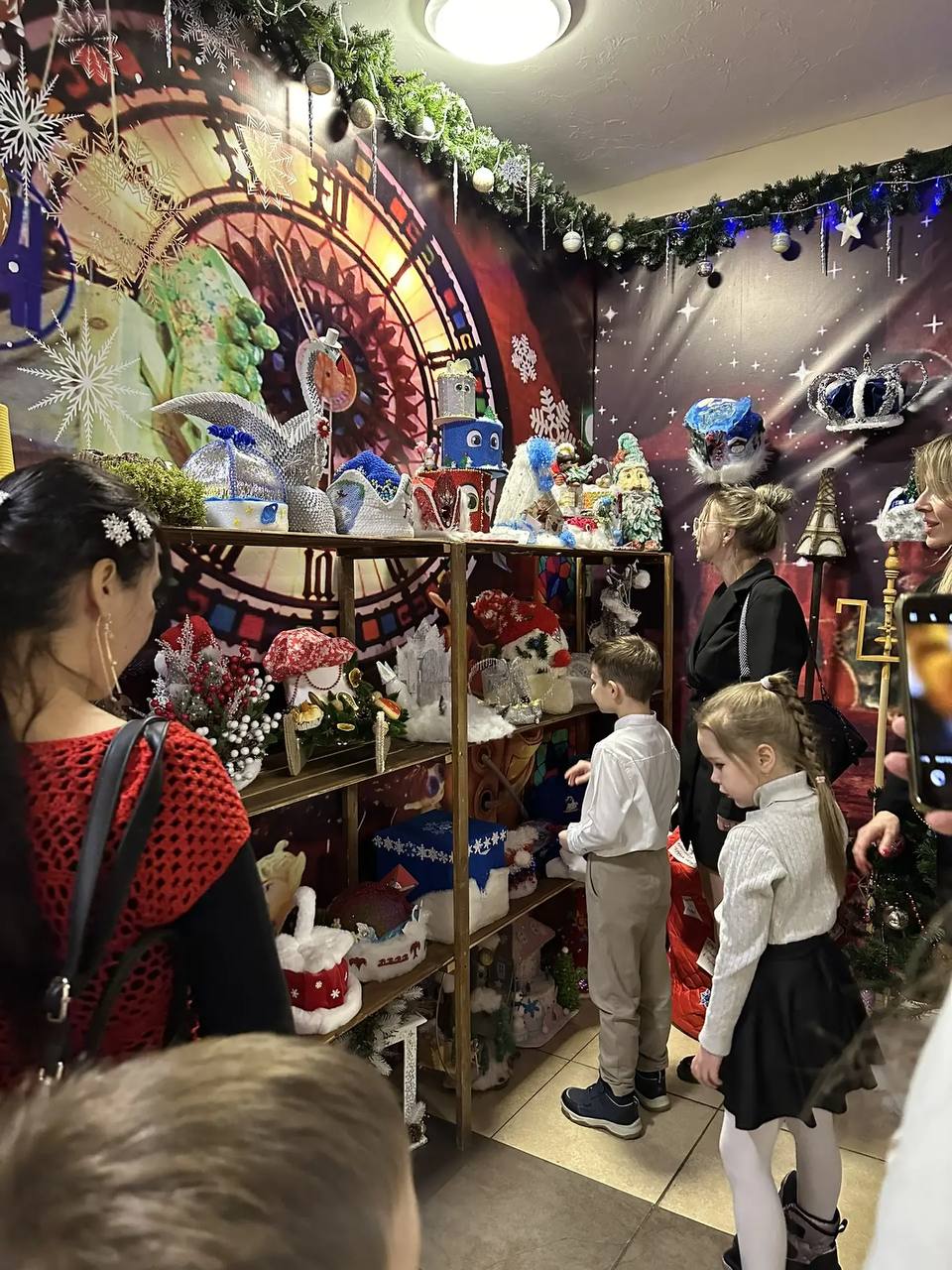 Какой головной убор должен носить Дед Мороз? Какой головной убор должен носить Дед Мороз?