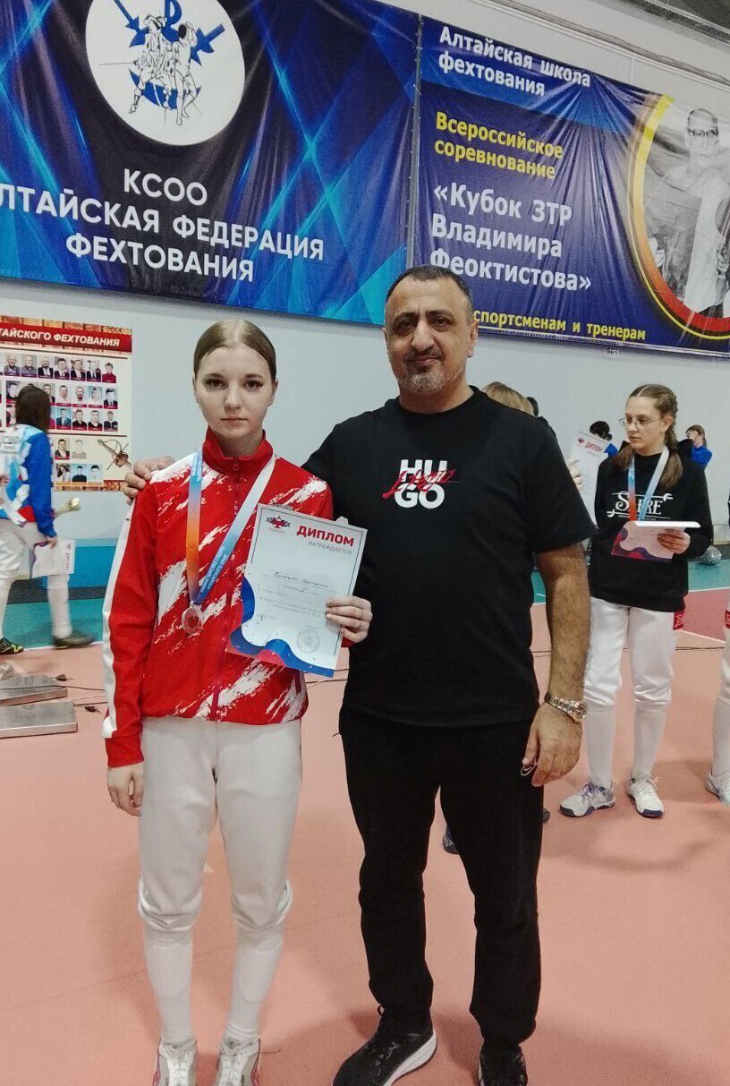 Юная воспитанница Центра развития творчества Маргарита Мельникова успешно выступила на Первенстве Алтайского края по фехтованию Юная воспитанница Центра развития творчества Маргарита Мельникова успешно выступила на Первенстве Алтайского края по фехтованию