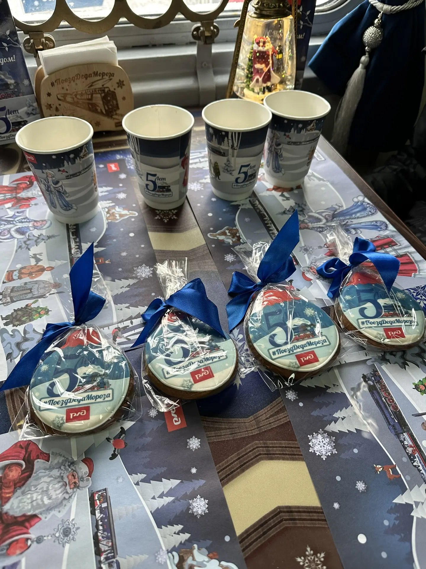 А так выглядит поезд главного Деда Мороза изнутри А так выглядит поезд главного Деда Мороза изнутри