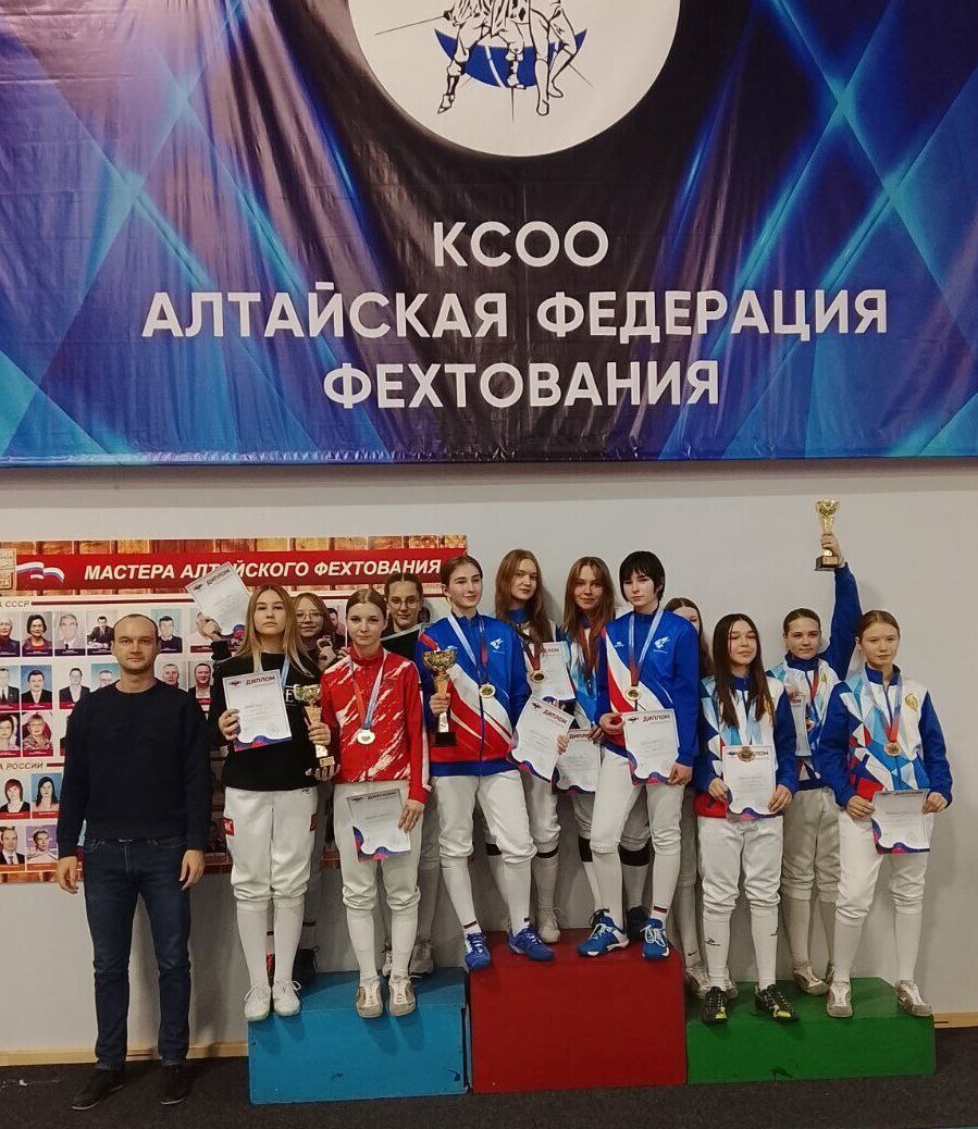 Юная воспитанница Центра развития творчества Маргарита Мельникова успешно выступила на Первенстве Алтайского края по фехтованию Юная воспитанница Центра развития творчества Маргарита Мельникова успешно выступила на Первенстве Алтайского края по фехтованию