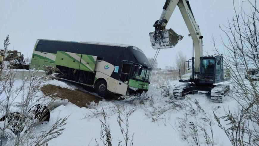Дорожники Юго-Западного ДСУ оказывают помощь водителям на дорогах
