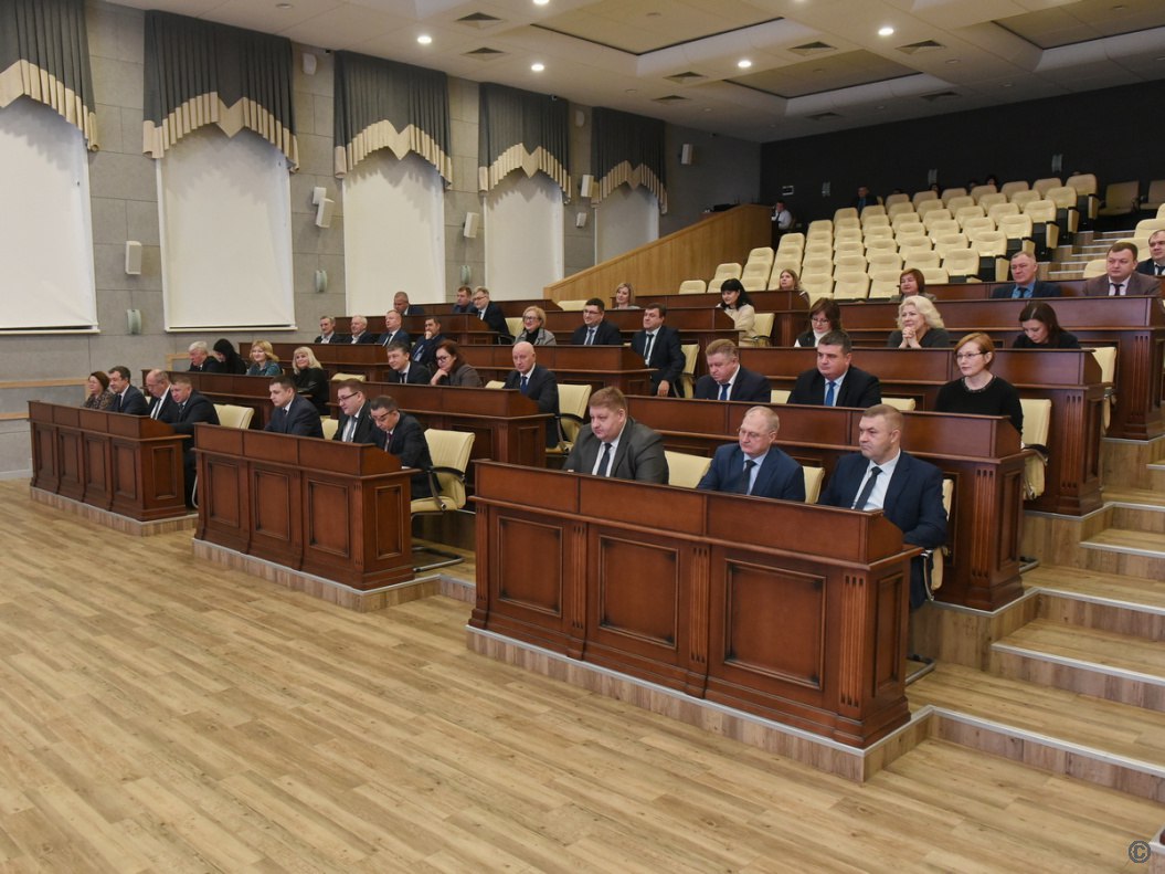 Вячеслав Франк провел расширенное аппаратное совещание Вячеслав Франк провел расширенное аппаратное совещание