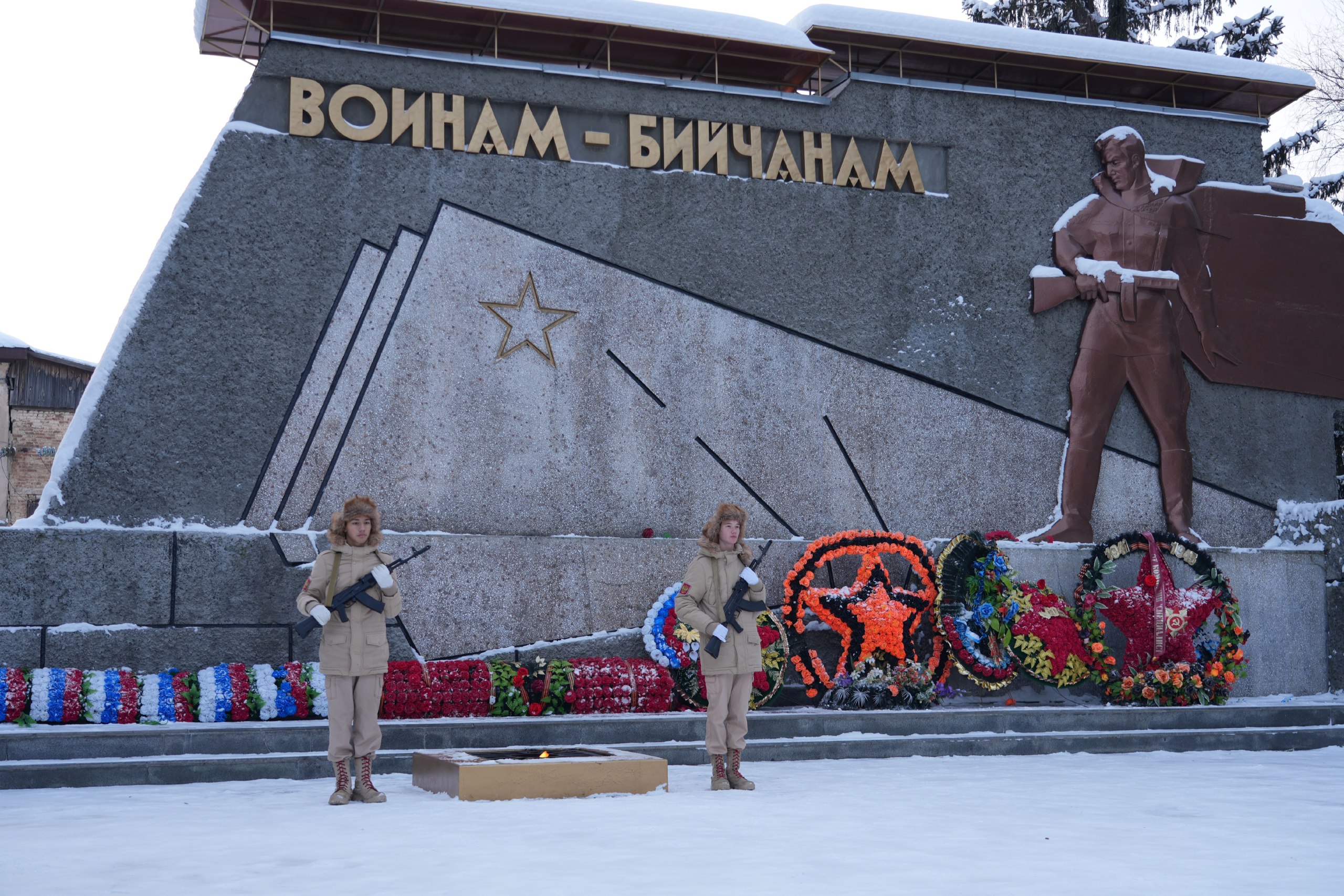 День Героев Отечества. 9 декабря мы, россияне, отдаем дань памяти героическим предкам и чествуем ныне живущих Героев Советского Союза, Героев Российской Федерации, кавалеров ордена Святого Георгия и ордена Славы
