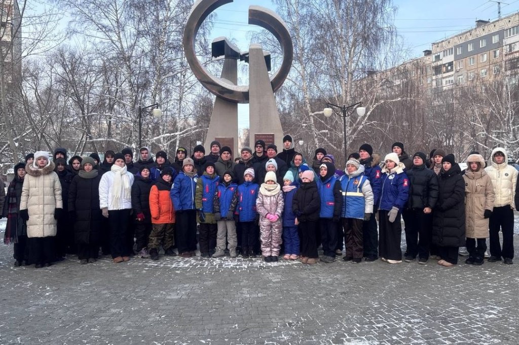 Возложение цветов в честь Дня Героев Отечества состоялось в Индустриальном районе Возложение цветов в честь Дня Героев Отечества состоялось в Индустриальном районе