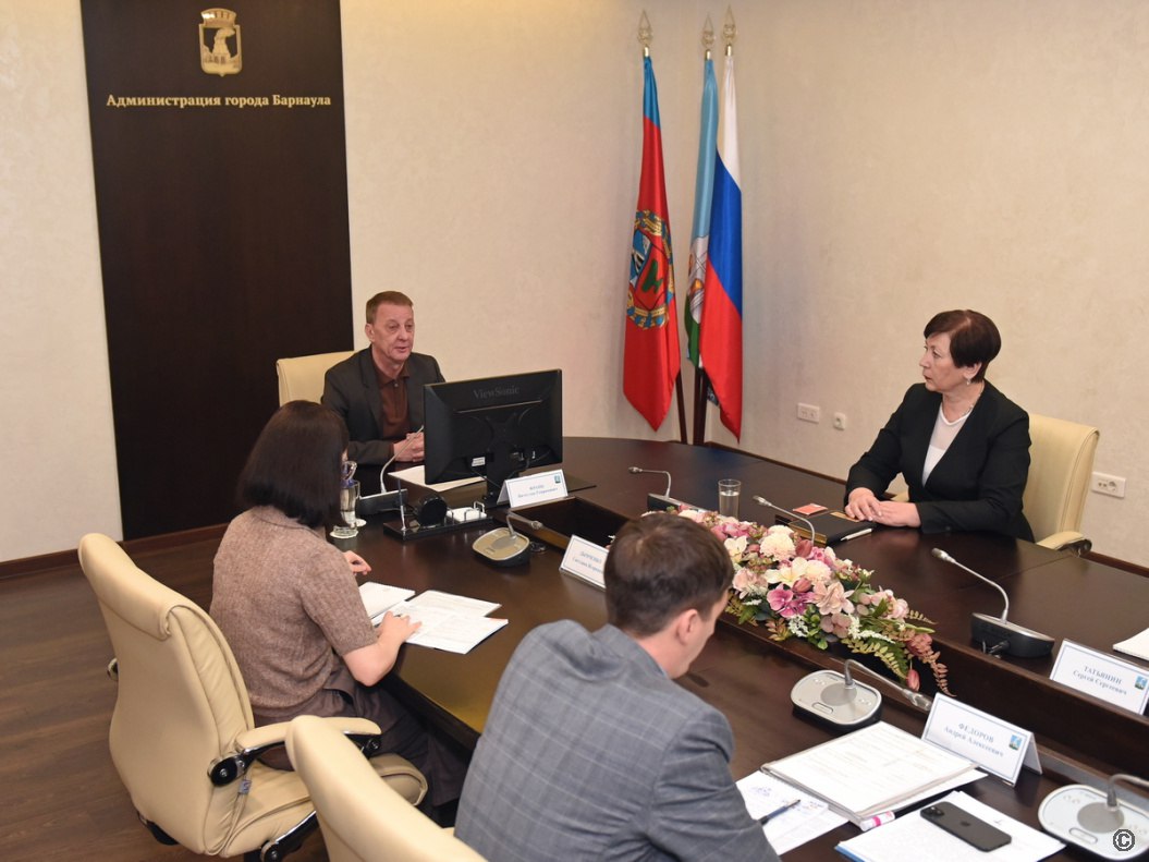 Вячеслав Франк провел оперативное аппаратное совещание Вячеслав Франк провел оперативное аппаратное совещание