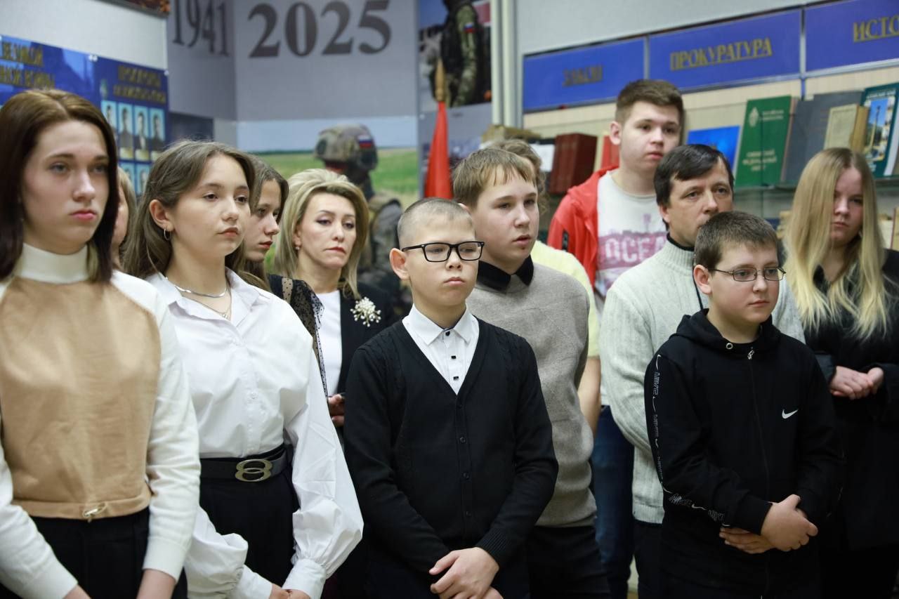 В прокуратуре региона прошла встреча с участниками Международного молодежного конкурса социальной антикоррупционной рекламы «Вместе против коррупции!» от Алтайского края В прокуратуре региона прошла встреча с участниками Международного молодежного конкурса социальной антикоррупционной рекламы «Вместе против коррупции!» от Алтайского края