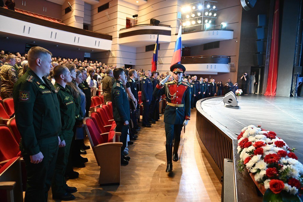 В День Героев Отечества спикер АКЗС вручил краевые награды военнослужащим