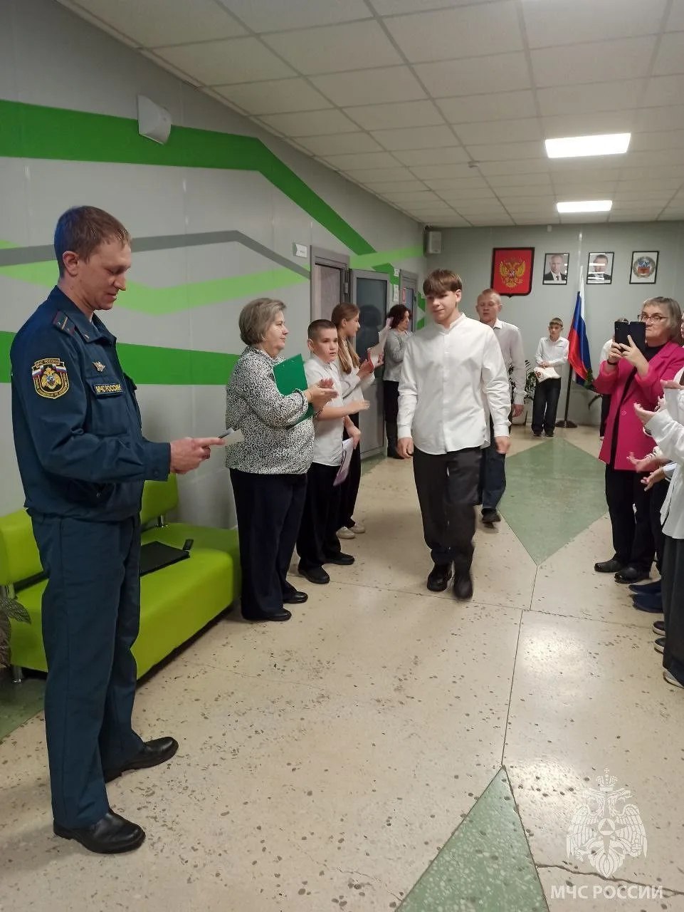 Юных рубцовчан наградили за спасение людей на пожаре Юных рубцовчан наградили за спасение людей на пожаре