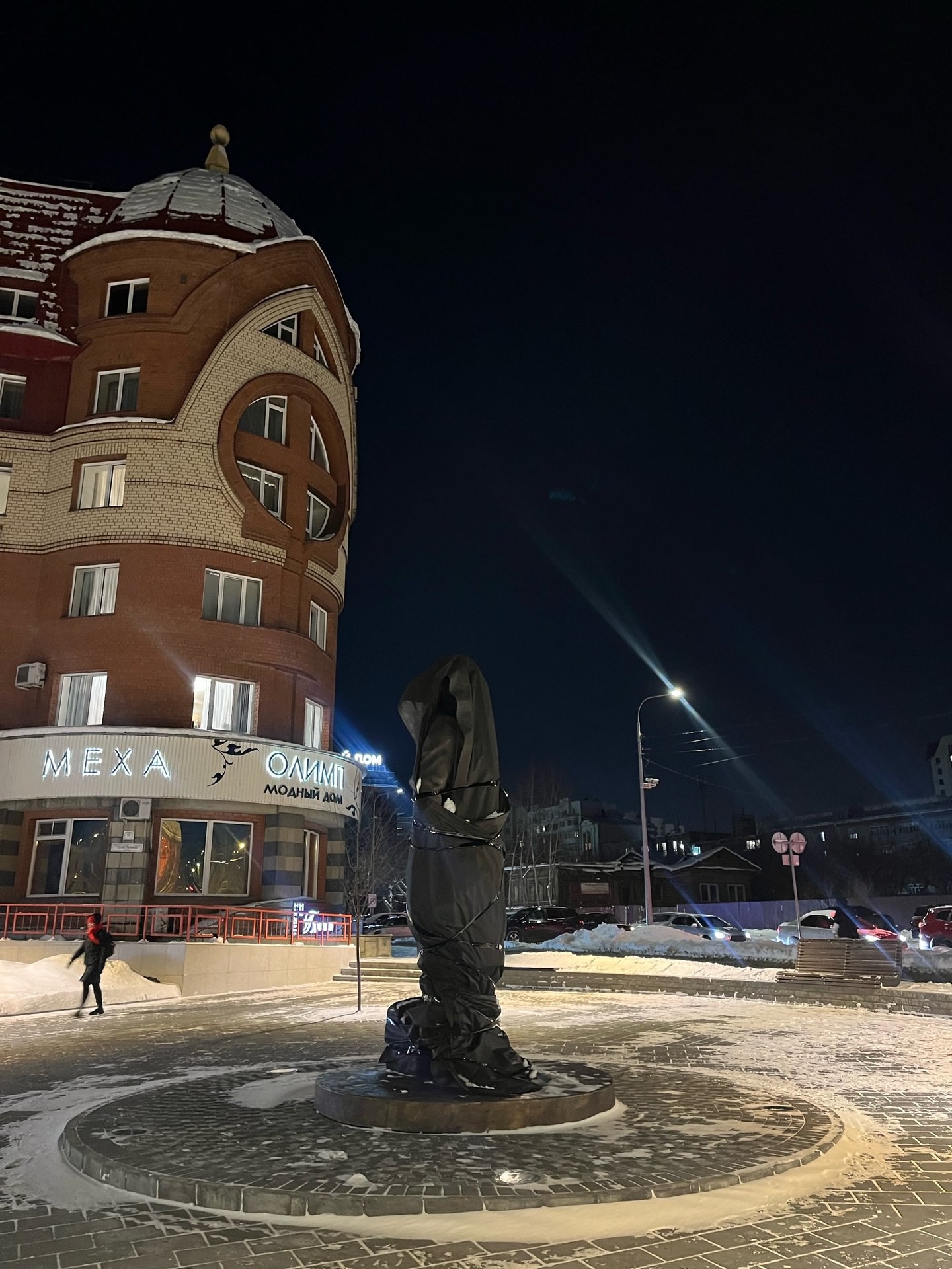 Памятник Достоевскому готовят к открытию в Барнауле Памятник Достоевскому готовят к открытию в Барнауле