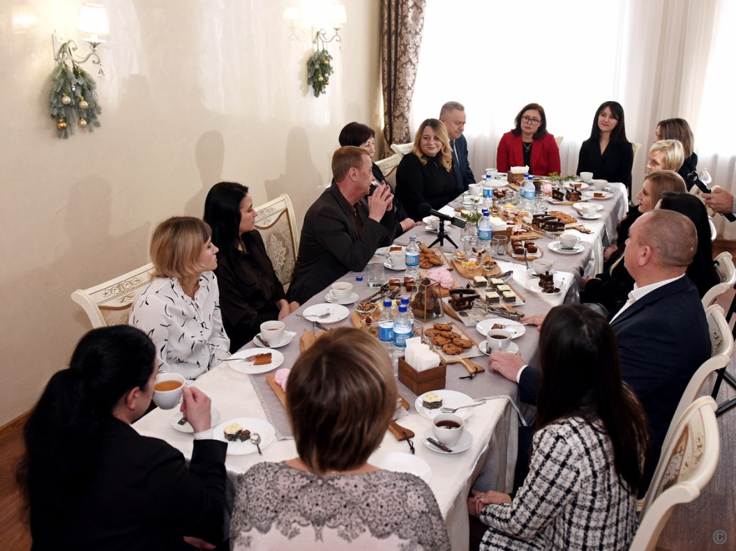 В День Героев Отечества Вячеслав Франк встретился с женами погибших участников СВО В День Героев Отечества Вячеслав Франк встретился с женами погибших участников СВО