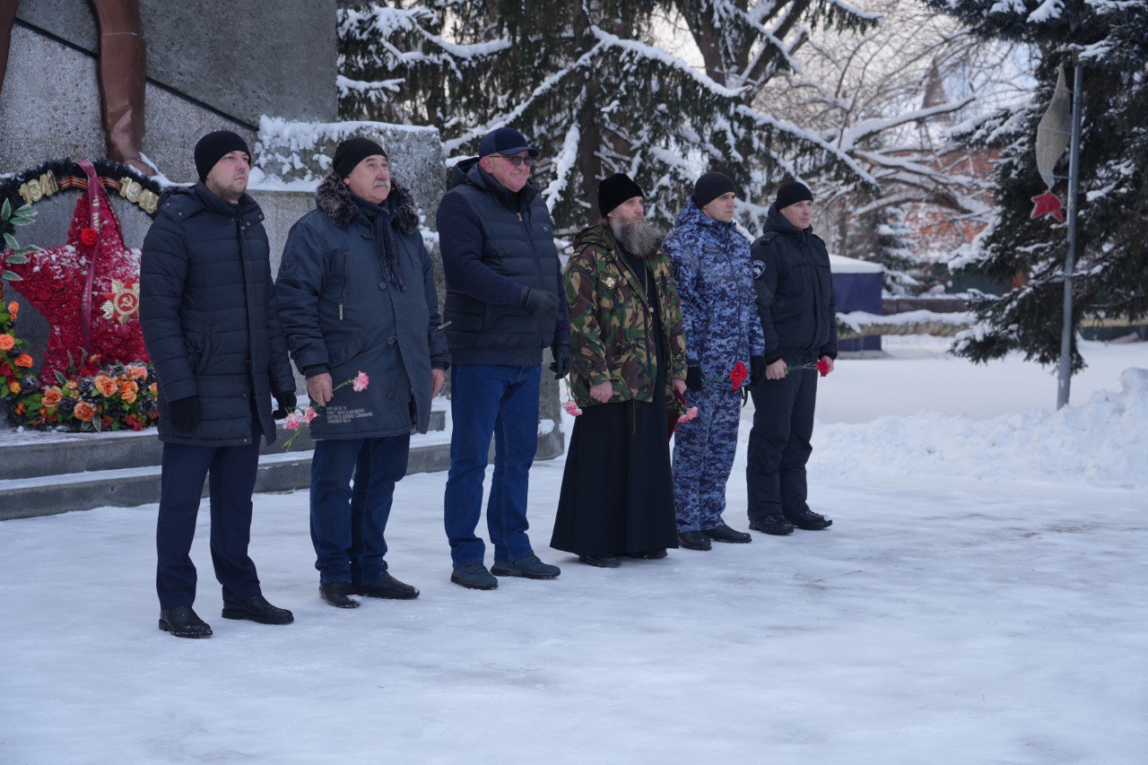 День Героев Отечества. 9 декабря мы, россияне, отдаем дань памяти героическим предкам и чествуем ныне живущих Героев Советского Союза, Героев Российской Федерации, кавалеров ордена Святого Георгия и ордена Славы День Героев Отечества. 9 декабря мы, россияне, отдаем дань памяти героическим предкам и чествуем ныне живущих Героев Советского Союза, Героев Российской Федерации, кавалеров ордена Святого Георгия и ордена Славы