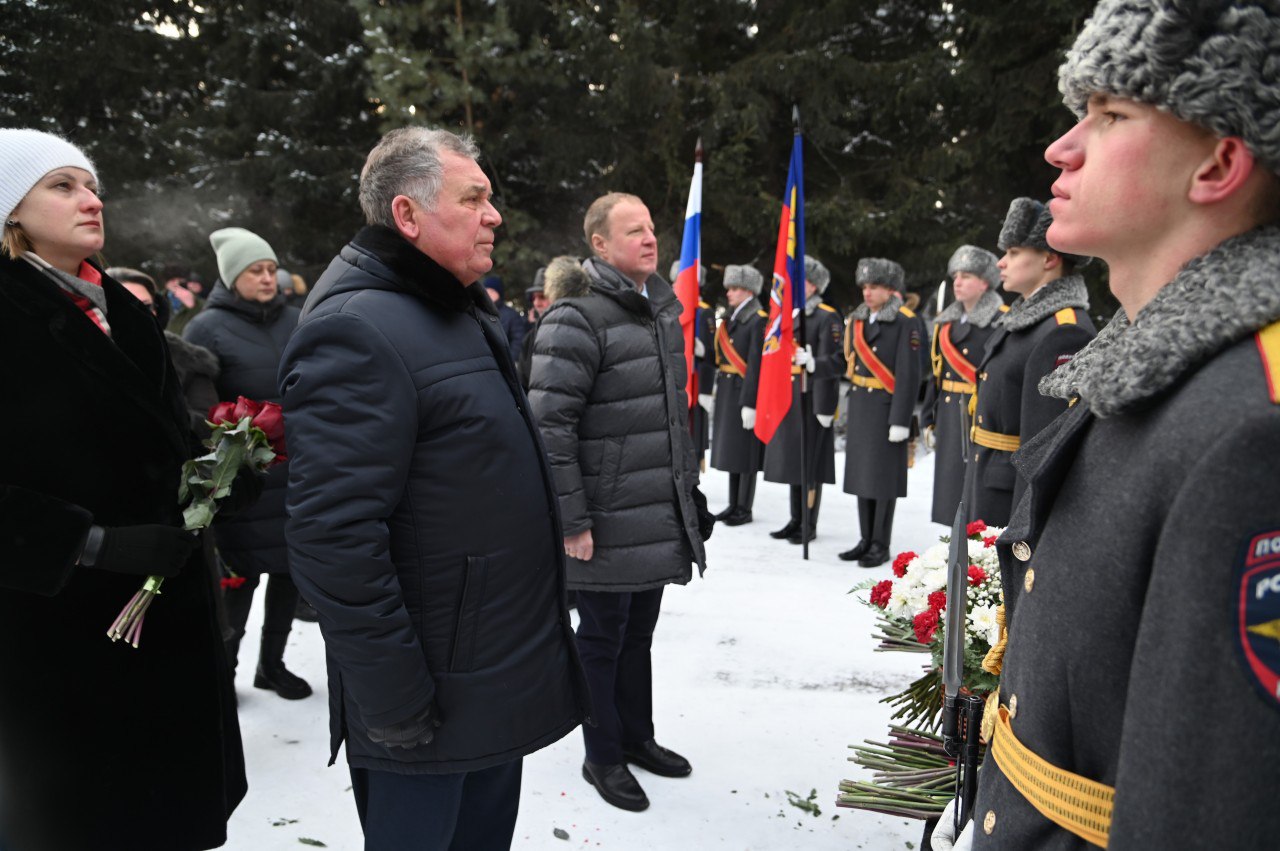 В Павловске открыли бюст Героя России Эдуарда Маурера и памятник участникам СВО В Павловске открыли бюст Героя России Эдуарда Маурера и памятник участникам СВО