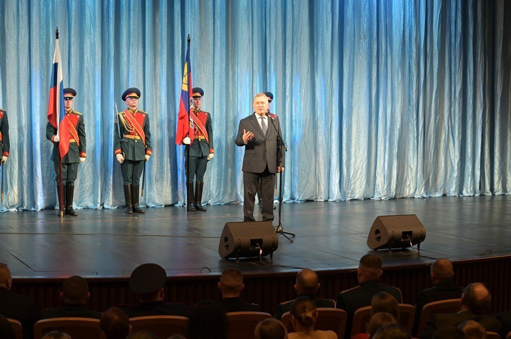 В День Героев Отечества спикер АКЗС вручил краевые награды военнослужащим В День Героев Отечества спикер АКЗС вручил краевые награды военнослужащим