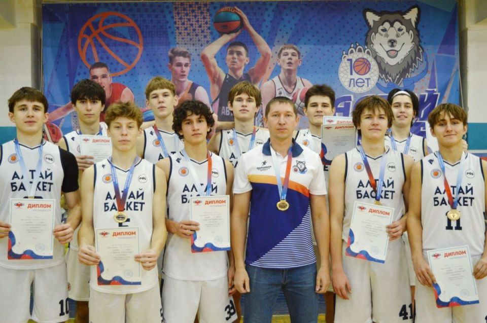 Первенство Алтайского края по баскетболу среди юниоров до 17 лет выиграл «АлтайБаскет-2009»