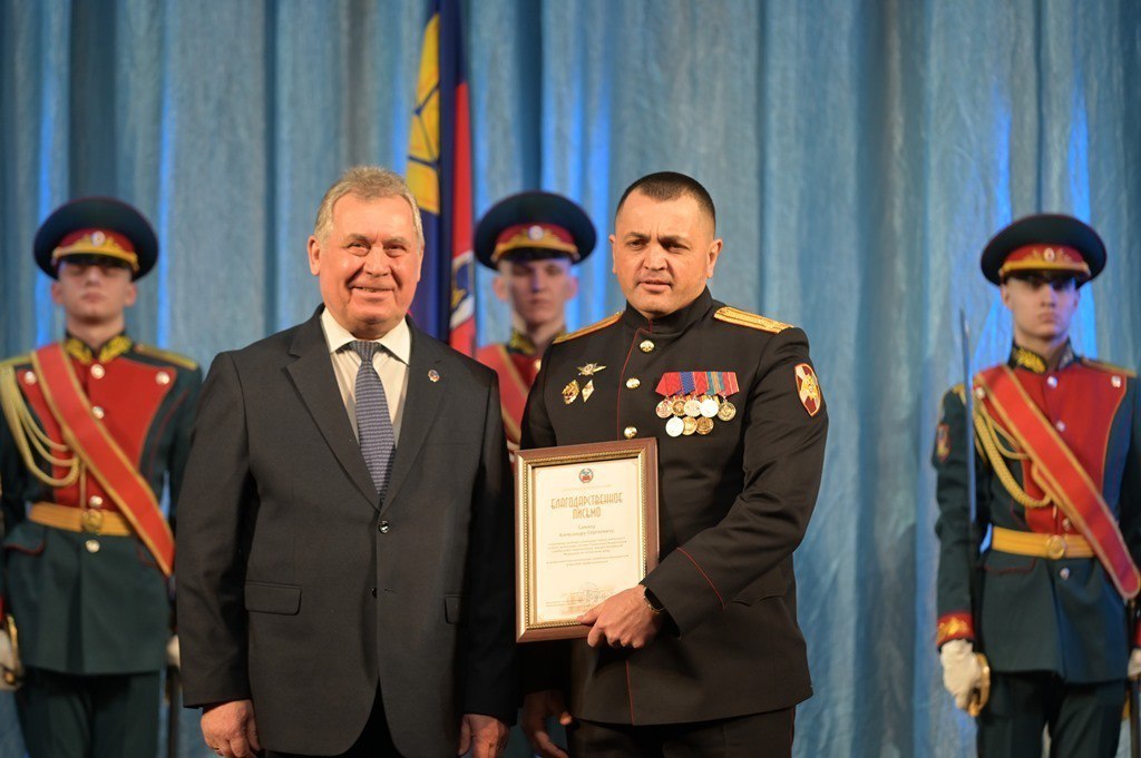 В День Героев Отечества спикер АКЗС вручил краевые награды военнослужащим В День Героев Отечества спикер АКЗС вручил краевые награды военнослужащим