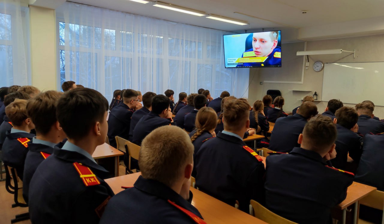 В День Героев Отечества следователи следственного управления СК России по Алтайскому краю провели для кадет Урок мужества В День Героев Отечества следователи следственного управления СК России по Алтайскому краю провели для кадет Урок мужества