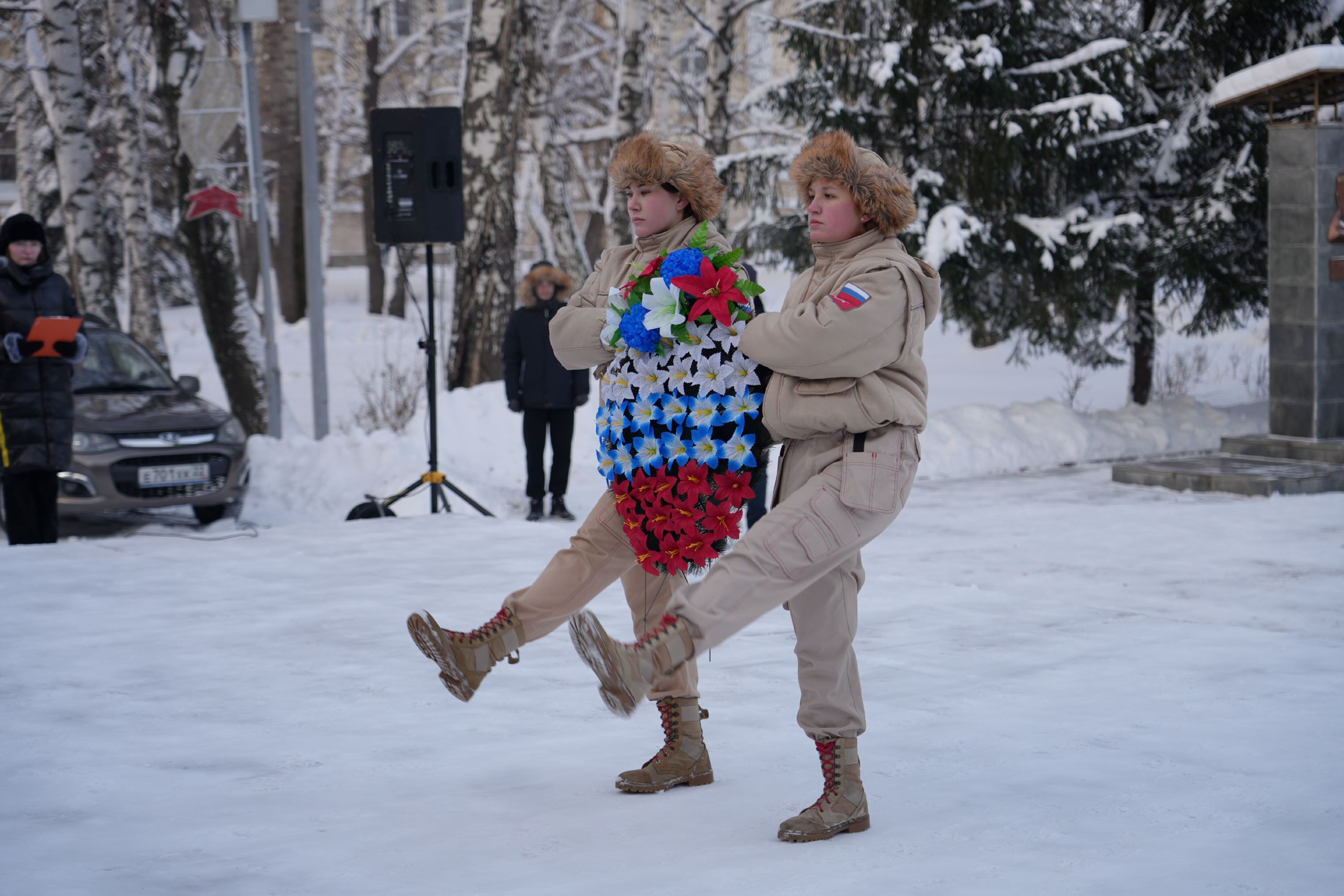 День Героев Отечества. 9 декабря мы, россияне, отдаем дань памяти героическим предкам и чествуем ныне живущих Героев Советского Союза, Героев Российской Федерации, кавалеров ордена Святого Георгия и ордена Славы День Героев Отечества. 9 декабря мы, россияне, отдаем дань памяти героическим предкам и чествуем ныне живущих Героев Советского Союза, Героев Российской Федерации, кавалеров ордена Святого Георгия и ордена Славы