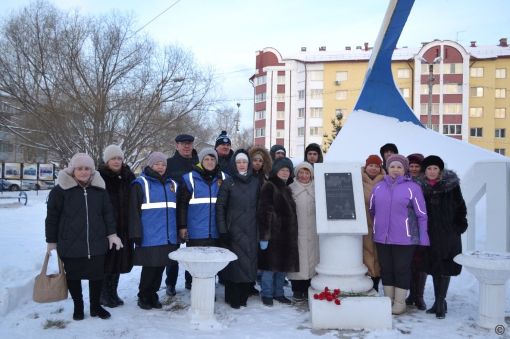 Возложение цветов в честь Дня Героев Отечества состоялось в Индустриальном районе