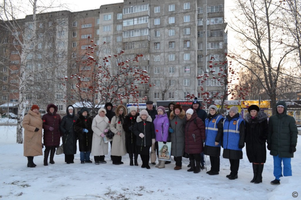 Возложение цветов в честь Дня Героев Отечества состоялось в Индустриальном районе Возложение цветов в честь Дня Героев Отечества состоялось в Индустриальном районе