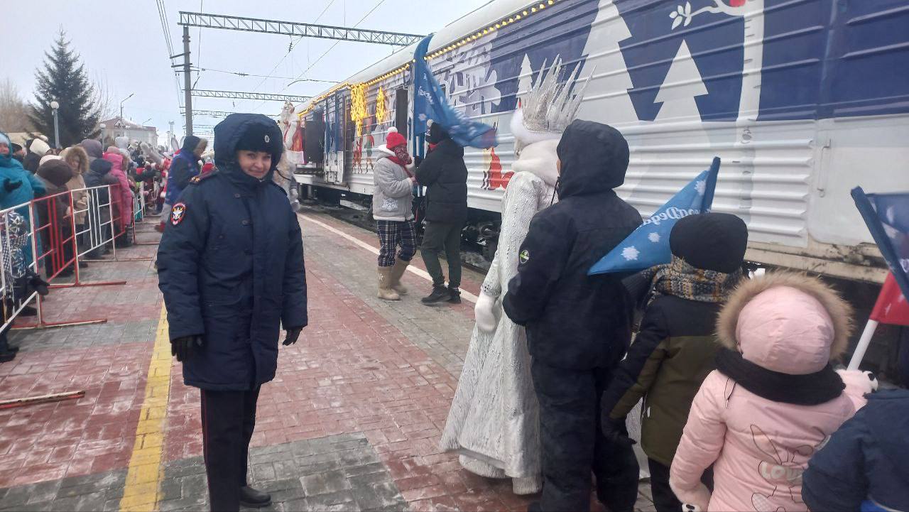 из Карасука, куда впервые прибыл Поезд Деда Мороза из Карасука, куда впервые прибыл Поезд Деда Мороза